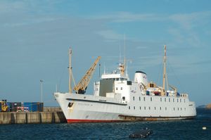 세인트 메리즈 항구에 정박한 실로니안 III