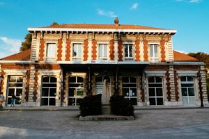 부로뉴-틴텔러리역