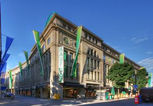 쾰른에 있는 갈레리아 카우프호프. 이 체인은 2015년부터 2019년까지 HBC의 소유였다.