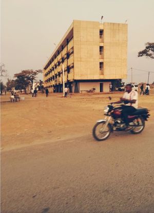 루붐바시 대학교