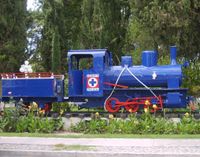 팀의 유산을 상징하는 푸른색 기관차가 툴라 데 아옌데의 Ciudad Cooperativa Cruz Azul에 위치해 있다.