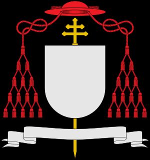 투구 대신 추기경이 사용하는 붉은색 갈레로 (및 총대주교 십자가)로, 측면에 15개의 술이 달림