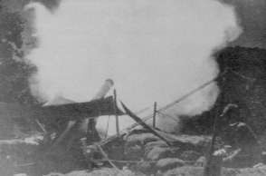 코레히도르를 공격하는 일본군 포병대