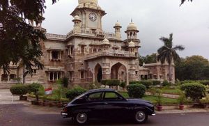 데이리 칼리지(1870년 설립, 가장 오래된 기숙 학교 중 하나)의 모습, 인도 인도르.