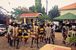 우간다 아촐리족의 부왈라 춤