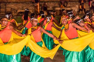 캄팔라의 은데레 센터에서는 모든 전통 우간다 춤을 볼 수 있다. 이 춤은 르완다 국경과 접한 우간다 남부에서 유래했다.