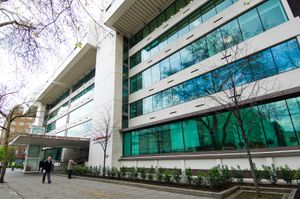 웨스트민스터의 메릴본 캠퍼스에는 웨스트민스터 경영대학이 있다.