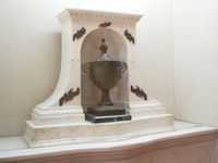 아테네 국립 역사 박물관에 있는 콘스탄티노스 카나리스의 심장이 안치된 은 단지.