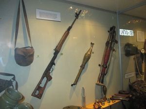 SWAPO에 공급된 소련제 장비. 왼쪽부터: 가방, 드라구노프 저격소총, PG-7V RPG 발사체, RPG-7 발사기.