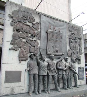 렉토 애비뉴 (구 아즈카라가 거리)에 있는 카티푸난 기념비(마닐라, 산 니콜라스)는 카티푸난이 설립된 곳이다.