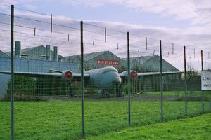 잉글리시 일렉트릭 캔버라(English Electric Canberra) 게이트 가디언(gate guard) at BAE 시스템 군사 항공 및 정보(BAE's) 샘스버리 비행장(Samlesbury) 부지