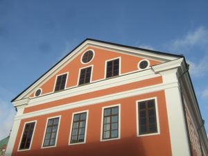 하르뇌산드 시청에 있는 두 개의 코니스 리턴