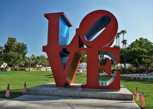 스코츠데일 시민 센터 몰에 설치된 로버트 인디애나의 1999년 작품 LOVE.