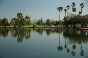 채퍼럴 공원 - 그린웨이 범람원에 위치