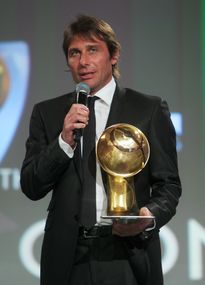 콘테가 글로브 사커 어워드 올해의 감독상을 수상 (2013년)