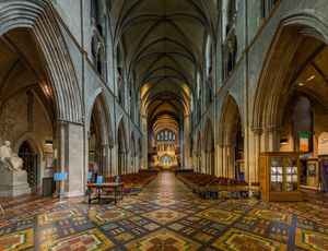 서쪽 끝에서 본 성전