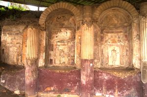 주랑 현관에 있는 님파이움