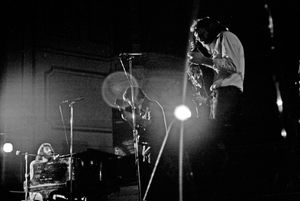 1971년 함부르크에서의 더 밴드: (왼쪽부터) 매뉴얼, 덩코, 로버트슨, 헬름.