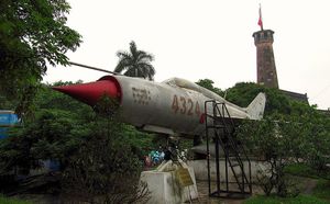 베트남 인민 공군의 MiG-21 N. 4324. 이 전투기는 여러 조종사가 조종했으며, 베트남 전쟁 동안 14번의 격추를 기록했다.