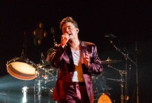 2024년 올스 웰 투어 공연 중인 매카트니