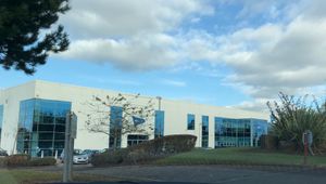 킬마녹의 WebHelp 사무실, 사무실 및 기술 기반 경제 의존으로의 전환의 예시