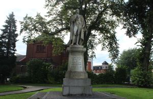 런던 시장 (1805–1806)을 지낸 제임스 쇼 경, 초대 준남작의 동상, 킬마녹 출신