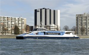 워터 버스는 로테르담으로 간다