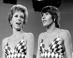 레디(오른쪽)와 캐롤 버넷(1973년)