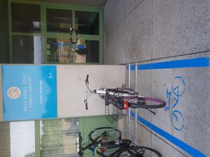 로잔 대학교 캠퍼스에 자크 뒤보셰를 위해 예약된 주차 공간