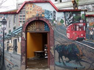 카디쾨이 거리는 길거리 예술로 유명하다.