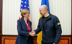 2023년 우크라이나에서 데니스 슈미할과 만나는 파워