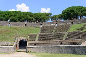 폼페이 원형 경기장의 카베아(관람석)