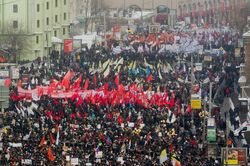 2월 4일 모스크바 야키만카 거리에서 행진하는 시위대