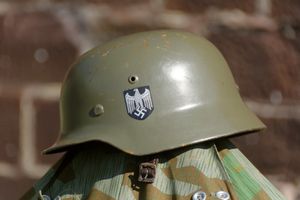 육군 데칼이 부착된 1935년형 슈탈헬름