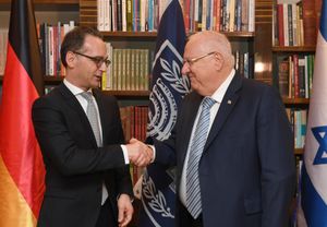 2018년 3월 예루살렘에서 레우벤 리블린 이스라엘 대통령과 회담하는 마스