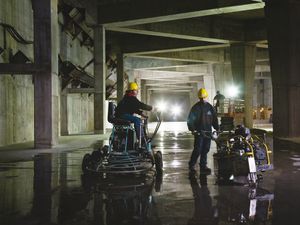 2009년부터 공항철도역을 위한 여분의 공간으로 마련해둔 메리어트 호텔 지하는 기술적인 이유로 철도역이 들어서지 못하였다. 이곳은 대신 호텔 주차장으로 쓰고 있다.