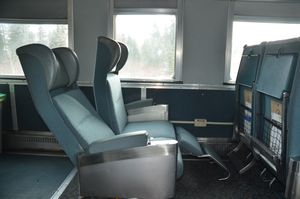 180도로 젖혀진 좌석이 있는 VIA 철도 장거리 코치 차량의 이코노미석