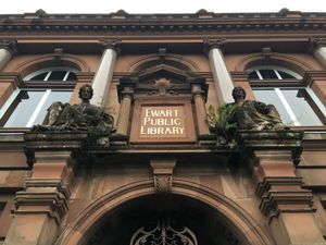 에워트 도서관 입구