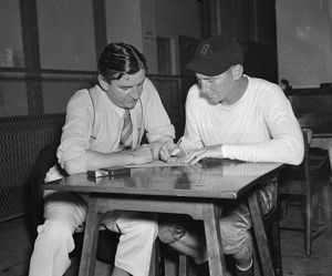 1937년 팀 창립자 조지 프레스턴 마셜과 헤드 코치 레이 플래허티