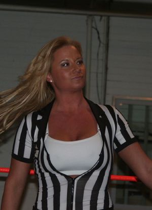 시치는 WWE 최초의 디바로 인정받고 있다.