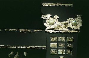 상아로 장식된 필리포스 2세의 소파