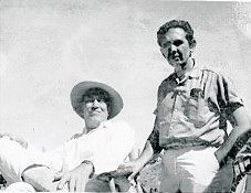 프레드 섹스턴(오른쪽)과 영화 《말타의 매》의 감독 존 휴스턴,  1960