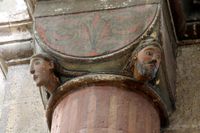 쾰른의 성 마틴 쾰른 수도원의 기둥에 부조된 피핀(오른쪽)과 아내 플렉트루데(왼쪽)