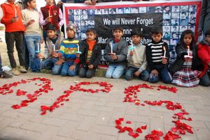 이슬라마바드에서 페샤와르 학교 학살 4주년을 기념하는 어린이들