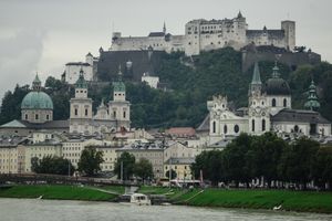 오스트리아 잘츠부르크를 내려다보는 호엔잘츠부르크 요새는 미니스테리알 성주가 관리했다.