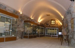 이르비드 고고학 박물관에 전시된 청동기 시대의 도자기