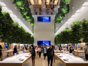 캘리포니아주 로스앤젤레스에 있는 쇼핑 센터 더 그로브의 애플 스토어