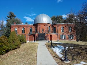 배서 칼리지 천문대(Vassar College Observatory)는 메인 빌딩과 함께, 배서 칼리지 캠퍼스에 있는 두 개의 국립 역사 랜드마크 중 하나이다.