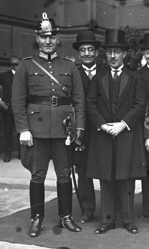 국군에 의해 체포된 부 경시 총감 바이스(오른쪽)와 베를린 경찰 사령관 마그누스 하이만스베르크(왼쪽)