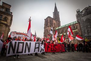 2014년 스트라스부르에서 열린 알자스 독립운동 시위. '통합은 거절' (Non a la fusion)이란 구호를 내걸었다.